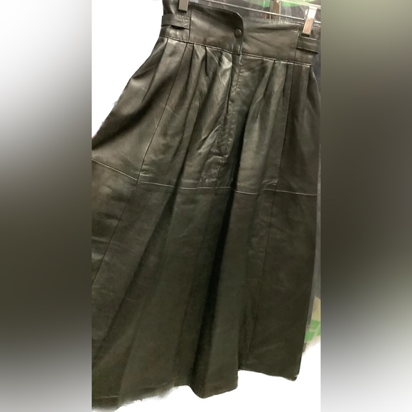 EUC black leather skirt Gossip Vancouver Canada - Picture 8 of 15